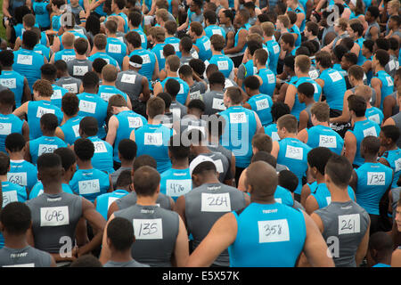 Harper Woods, Michigan - High School Fußballspieler Sound Mind Sound Body-Fußball-Camp zu besuchen. Stockfoto