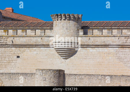 Prominente große Burg der Stadt Cuellar, Spanien Stockfoto