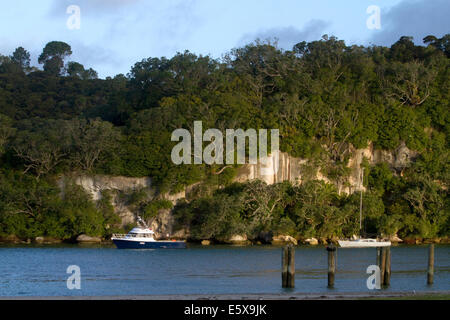 Mercury Bay liegt an der Ostküste der Coromandel-Halbinsel auf der Nordinsel von Neuseeland. Stockfoto