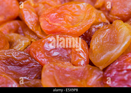 rot und orange getrocknete Aprikosen in Makro Stockfoto