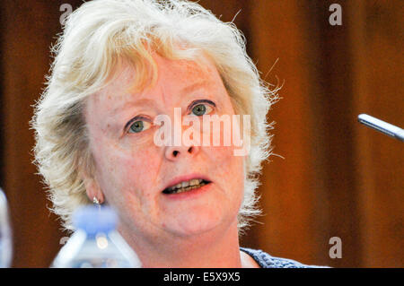 Belfast, Nordirland. 6. August 2014 - Rev Lesley Carroll Credit: Stephen Barnes/Alamy Live-Nachrichten Stockfoto