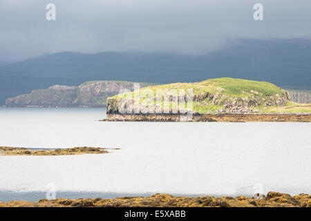 Ein Blick auf Loch Erghallan Dunvegan Isle Of Skye Schottland in grauen stürmischen Wetter Stockfoto