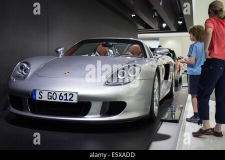 Deutschland: Porsche Carrera GT im Porschemuseum in Stuttgart Foto vom 17. Juli 2014. Stockfoto