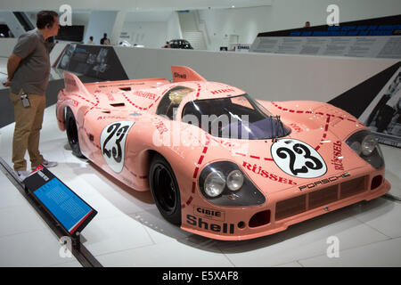 Deutschland: Porsche 917/20 (1971) im Porschemuseum in Stuttgart Foto vom 17. Juli 2014. Stockfoto