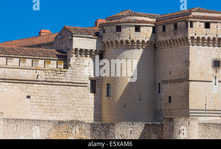 Prominente große Burg der Stadt Cuellar, Spanien Stockfoto