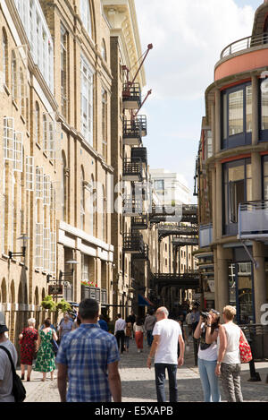 Butlers Wharf an Shad Thames, historische am Flussufer Straße neben der Tower Bridge, London Stockfoto