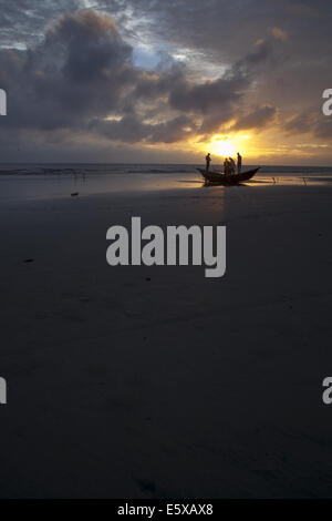 Dhaka, Bangladesch. 7. August 2014. Sonnenuntergang am Kuakata Strand in Bangladesch © Zakir Hossain Chowdhury/ZUMA Draht/Alamy Live News Stockfoto