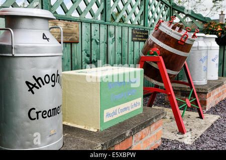 Ballymena, Nordirland. 7. August 2014 - Milch und Butter Anzeige im Dorf von Ahoghill Credit: Stephen Barnes/Alamy Live News Stockfoto