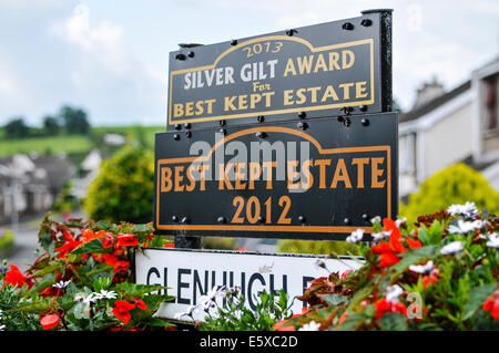 Ballymena, Nordirland. 7. August 2014 - melden "Am besten gehüteten Estate 2012" und "Silber vergoldet Award für Best Estate gehütetes" Credit: Stephen Barnes/Alamy Live-Nachrichten Stockfoto