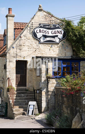 Avoncliff nr. Bradford on Avon Wiltshire England UK Kreuz Waffen Pub Stockfoto