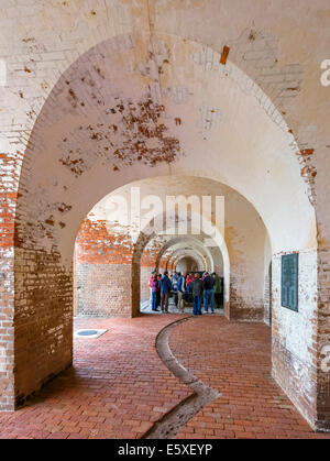 Reisegruppe im historischen Fort Pulaski National Monument, Cockspur Island, in der Nähe von Savannah, Georgia, USA Stockfoto