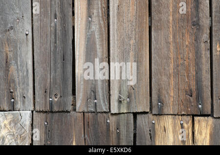 alte hölzerne Wand aus Planken Stockfoto