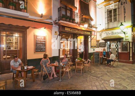 Viertel Santa Cruz, typische Restaurants, Sevilla, Region Andalusien, Spanien, Europa Stockfoto