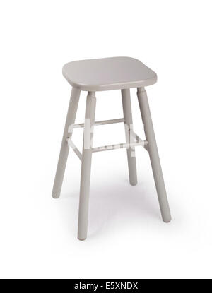Alte graue Holzhocker isoliert auf weißem Hintergrund Stockfoto