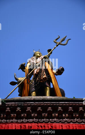 Shiva auf Dach des Hanuman Dhoka ist ein Komplex von Strukturen mit dem königlichen Palast der Malla-Könige in Basantapur Durbar Square ein Stockfoto