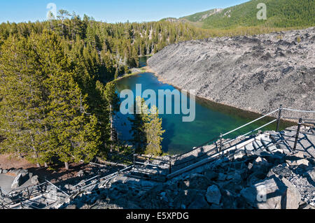 Oregon, Newberry National Volcanic Monument, Newberry Crater, Big Obsidian Flow, Treppe zum oberen Aussichtspunkt, Lost Lake Stockfoto