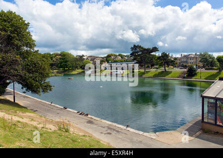 Ryde Bootfahren See Isle Of Wight mit blauem Himmel und Sonnenschein im Sommer in diesem Touristenort an der Nord-Ostküste Stockfoto