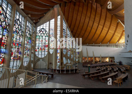 Futuristische Kirche mit historischen Glasfenster, Kirche von St. Joan of Arc, Place du Vieux-Marché, Rouen, Seine-Maritime Stockfoto