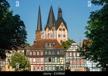 Romanische Marienkirche, Str. Marys Kirche, Fachwerkhäuser, historische Zentrum Gelnhausen, Hessen, Deutschland Stockfoto