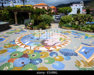 Bodenmosaik, Plaza La Glorieta, entworfen von Luis Morera, Las Manchas, La Palma, Kanarische Inseln, Spanien Stockfoto