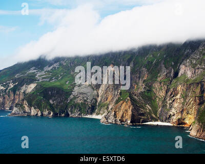 Die spektakulären Klippen von Slieve League (Sliabh Liag) in der Grafschaft Donegal die höchsten Klippen auf der irischen Insel Stockfoto