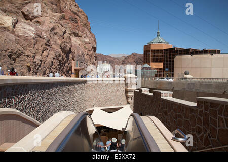 Der Hoover dam Visitor Center mit Rolltreppe im Vordergrund. Nevada, USA Stockfoto