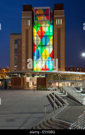 Die Ostsee-Zentrum für zeitgenössische Kunst in der Nacht Stockfoto