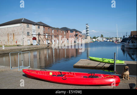 Boote zum mieten am Kanal-Becken auf der Kai Entwicklung Exeter Devon UK Stockfoto