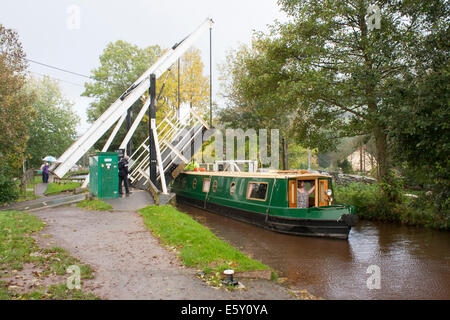 Narrowboat auf Monmouthshire und Brecon Canal, Canol Pentre, Talybont-on-Usk, Powys, Wales, GB, GROSSBRITANNIEN Stockfoto