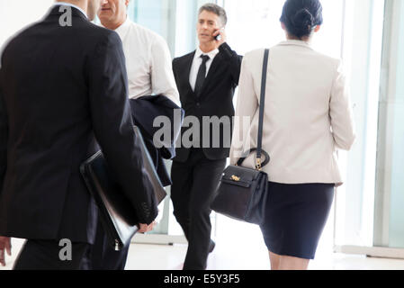 Geschäftsmann unterwegs Stockfoto