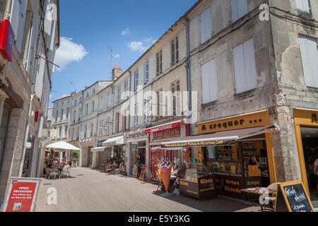 Fußgängerzone in Saintes Frankreich. Stockfoto