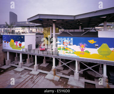 Großer überdachter Spielplatz Dorf in Shanghai, China. Stockfoto