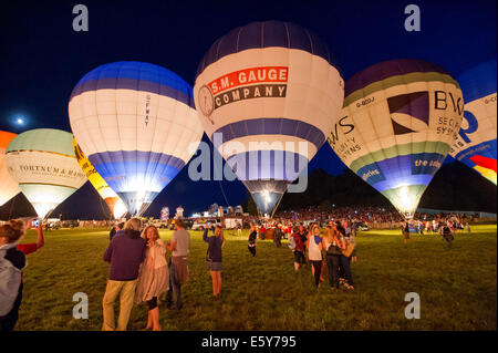 Bristol International Balloon Fiesta, zeigt des Masse Aufstiegs und die Landung von über 100 Ballons bei dieser jährlichen Veranstaltung. Stockfoto