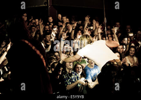 Switchfoot live Edinburgh mit Masse (© Alan Davidson) Stockfoto