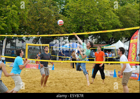 Mens Netball Spiel auf dem Flip-Spiele-Festival in Parthenay Deux-Sèvres Frankreich Stockfoto