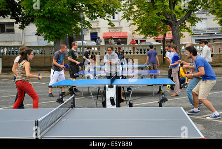 Tischtennis Spiele auf dem Flip-Spiele-Festival in Parthenay Deux-Sèvres Frankreich Stockfoto