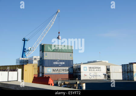 Containern und Kränen, Port Nelson, Südinsel, Neuseeland Stockfoto