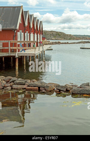 Roten Holzhütten auf Tjörn, Bohuslan, Hällene, Västra Götalands Iän, Schweden. Stockfoto