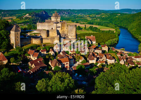 Frankreich, Aquitaine, Dordogne, Perigord Noir, Castelnaud Schloss, Castelnaud la Chapelle, Dordogne-Tal und Fluss Dordogne Stockfoto