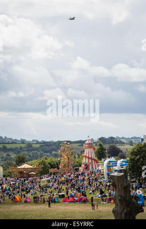 Bristol, UK. 9. August 2014. Die Bristol Balloon Fiesta setzt auf einen Tag der Familienunterhaltung. Die RAF Taifun Display Team überfliegen der überrascht Masse, verursacht eine Menge Lärm. Bildnachweis: Shane Mallia/Alamy Live-Nachrichten Stockfoto