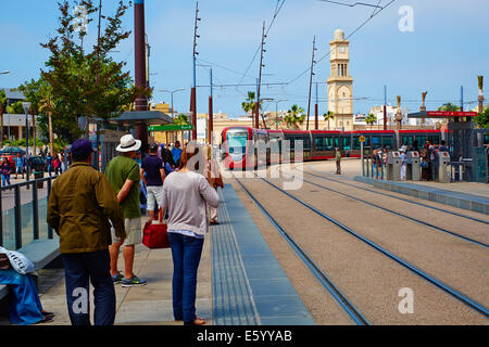 Marokko, Casablanca, Vereinten Nationen (Unis Nation) Platz, Straßenbahn Stockfoto