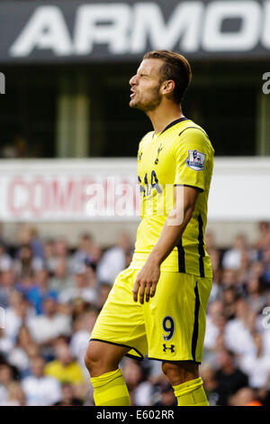 London, UK. 9. August 2014. Vorsaison-freundlich. Tottenham Hotspur gegen FC Schalke 04. Tottenham Roberto SOLDADO reagiert auf eine verpasste Gelegenheit Credit: Action Plus Sport/Alamy Live News Stockfoto