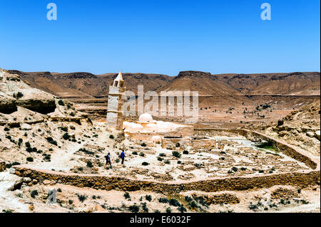 Afrika, Nordafrika, Maghreb, Süd Tunesien, Chenini. Governorat von Tataouine. Die Moschee der Siebenschläfer. Stockfoto