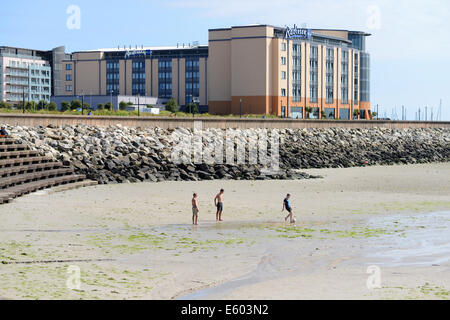 Radisson Blu Hotel an der Küste bei St. Helier, Jersey, Kanalinseln, GB Stockfoto