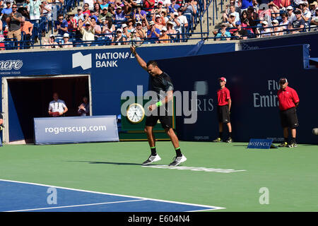 Toronto, ON - AUGUST 09: Jo-Wilfried Tsonga Frankreichs feiert nach dem Sieg über Jo-Wilfried Tsonga Frankreichs während der Rogers Cup-Halbfinale im Rexall Zentrum am 9. August 2014 in Toronto, Ontario, Kanada. Stockfoto