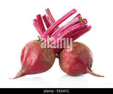 Frische rote Beete isoliert auf weißem Hintergrund Stockfoto