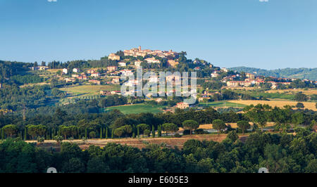 Typische italienische Landschaft in Monteleone d - Umbrien. Stockfoto