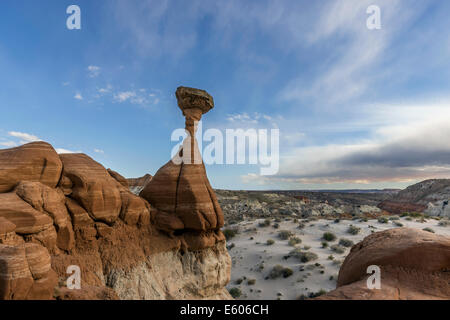 Paria Rimrocks in Richtung Sonnenuntergang mit ET Fliegenpilz, Grand Staircase-Escalante National Monuments, Utah Stockfoto