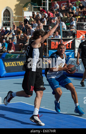 Tallinn, Estland, 9. August 2014 - Streetball im Zentrum von Tallinn, Estland-Credit: Alexander Stzhalkouski/Alamy Live News Stockfoto