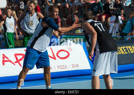 Tallinn, Estland, 9. August 2014 - Streetball im Zentrum von Tallinn, Estland-Credit: Alexander Stzhalkouski/Alamy Live News Stockfoto